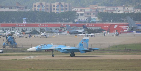 Su-27 của Nga biểu diễn tại Trung Quốc - ảnh 2