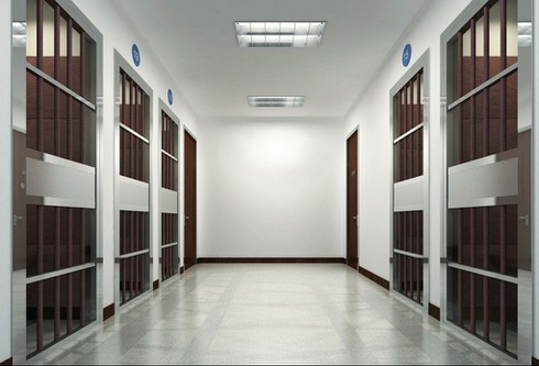 Tự tử không thành còn bị phạt tù - ảnh 1