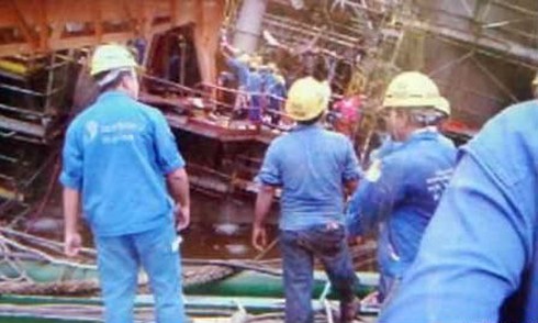 Singapore: Nghiêng giàn khoan dầu, 89 người bị thương - ảnh 3