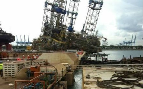 Singapore: Nghiêng giàn khoan dầu, 89 người bị thương - ảnh 1