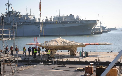 Hải quân Mỹ chạy thử X-47B trên tàu sân bay - ảnh 2