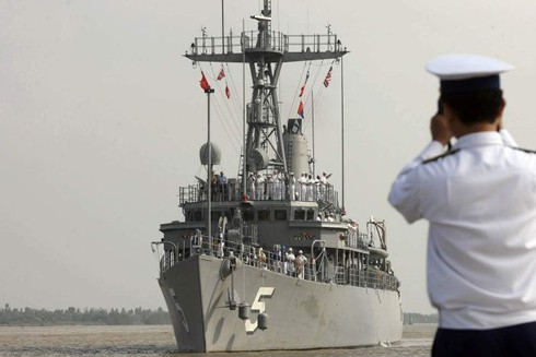 Tàu Mỹ mắc cạn, hải quân Philippine điều tàu giúp đỡ - ảnh 1