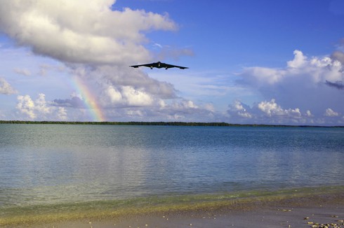 Ngắm máy bay tàng hình B-2 của Mỹ tại đảo Guam - ảnh 1