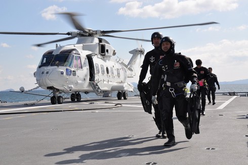 Xem mặt đối thủ khiến hải quân Trung Quốc 'run bắn' - ảnh 8