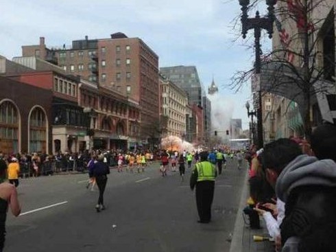 Khủng bố kinh hoàng tại Boston, 3 người chết, 141 người bị thương - ảnh 1