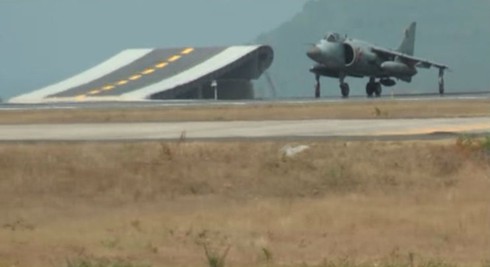 MIG - 29K Ấn Độ 'tập chay' trên bộ chờ tàu sân bay về nước - ảnh 2