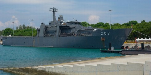 Xem mặt chiến hạm 'hàng hiệu' khắp thế giới tụ họp ở Singapore - ảnh 1