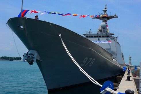 Xem mặt chiến hạm 'hàng hiệu' khắp thế giới tụ họp ở Singapore - ảnh 10