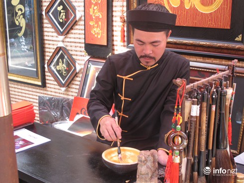 Sắc xuân rực rỡ trên phố Ông đồ - ảnh 7