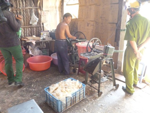 TPHCM: Phát hiện hơn 200 kg mỡ heo bẩn - ảnh 1