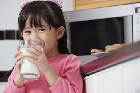 Khi nào sữa trở nên độc hại với trẻ? - ảnh 1