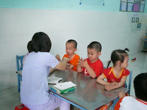 Vì sao nên can thiệp sớm cho trẻ tự kỷ trước 3 tuổi? - ảnh 1