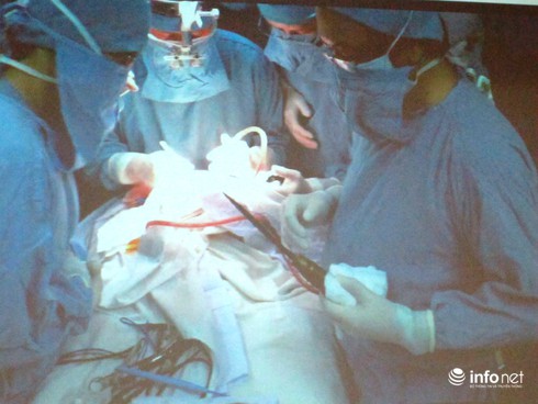 Bé sơ sinh 11 ngày tuổi bị đâm: Vẫn nín thở chờ điều kỳ diệu - ảnh 2