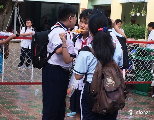 Quà vặt cổng trường dẫn đến ung thư: Mong bố mẹ đừng tự tay