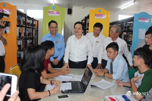 Bộ trưởng Bộ GD&ĐT: Sáp nhập trường kém, không căn cứ đó là trường công hay tư - ảnh 1