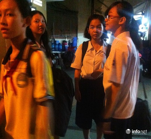 Giáo viên phản ứng trước chỉ đạo “chấm dứt ngay dạy thêm” của Bí thư Thăng - ảnh 1