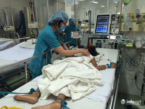 Gỡ bỏ thành công “mai rùa” trên lưng bé gái 10 tuổi - ảnh 1