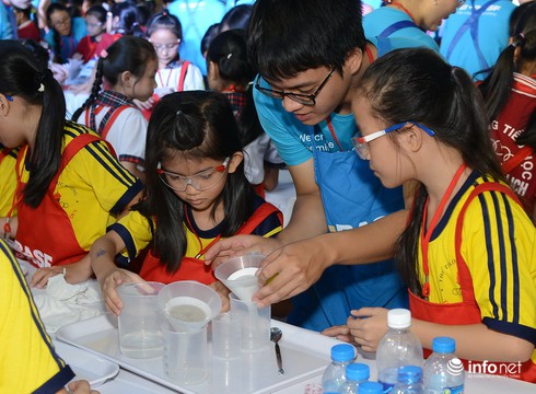 500 học sinh tham gia thí nghiệm về nước sạch - ảnh 1