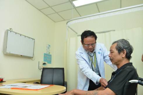 Nguy hiểm khi mắc bệnh viêm phổi không triệu chứng điển hình - ảnh 1