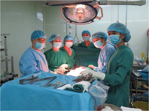 Ca ghép thận chéo đầu tiên ở Việt Nam thành công tốt đẹp - ảnh 2