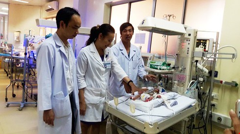 TP.HCM: Ca mổ tim kỳ diệu cho em bé nặng 900gr - ảnh 1