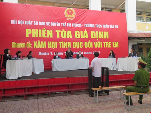 Học sinh chất vấn khi tham gia phiên tòa về xâm hại tình dục trẻ em - ảnh 1