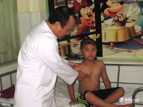 Cẩn trọng với bệnh lõm ngực của trẻ, đặc biệt là trẻ trai - ảnh 1