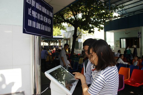 Người bệnh khó chịu nhất với khâu làm thủ tục đăng ký khám - ảnh 1