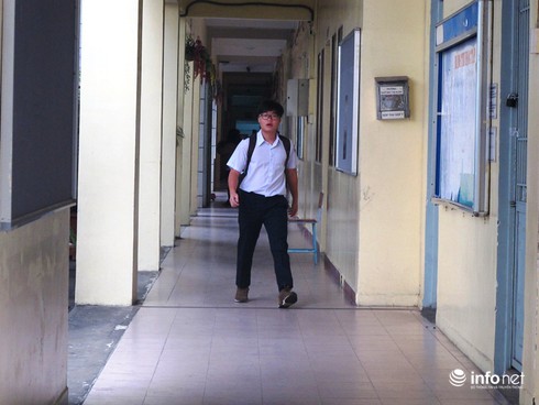 TP.HCM: Tận tình hỗ trợ thí sinh bị gãy chân đi thi - ảnh 5