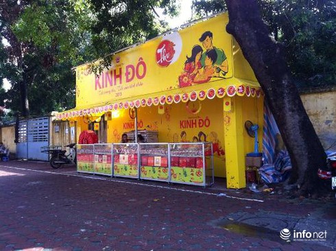 Biến vỉa hè làm nơi kinh doanh bánh trung thu: Chính quyền sở tại nói gì? - ảnh 3