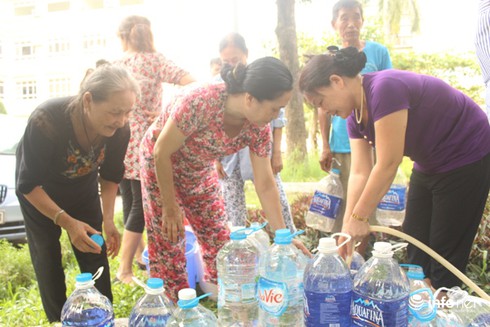 Bệnh viện 198 khốn khổ vì... vỡ đường ống nước sông Đà - ảnh 2