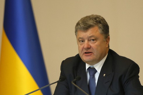 Tổng thống Poroshenko ký ban hành luật bầu cử địa phương - ảnh 1