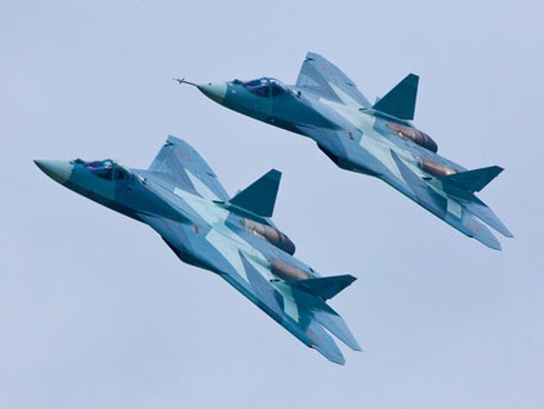Tiêm kích T-50 PAK-FA của Nga sẽ vượt trội F-22 Raptor của Mỹ? - ảnh 1