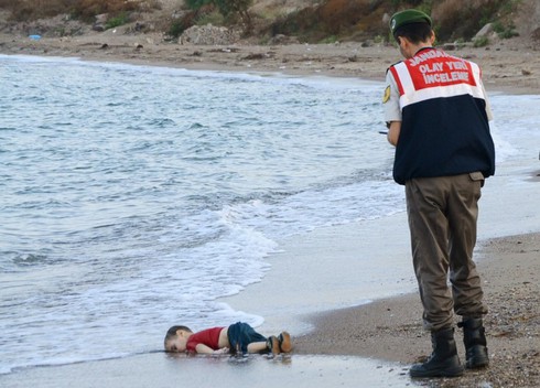 Những bức ảnh chấn động về trẻ em ám ảnh toàn thế giới - ảnh 8