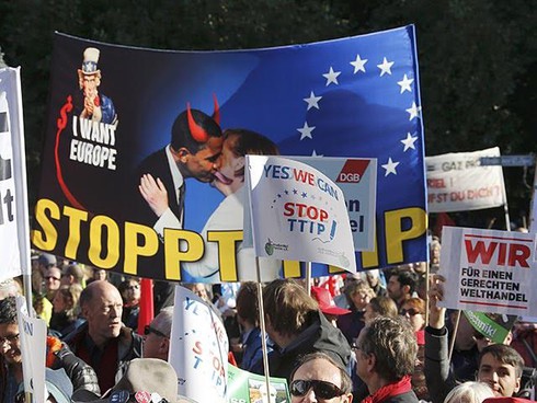 Đức: 250 nghìn người đổ ra đường phản đối TTIP - ảnh 1