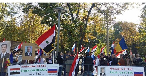 Người Syria khắp nơi trên thế giới tổ chức tuần hành ủng hộ Nga - ảnh 1