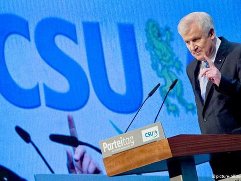 'Mở cửa' nhập cư Thủ tướng Đức Merkel đặt sinh mệnh chính trị lên lưỡi dao - ảnh 2