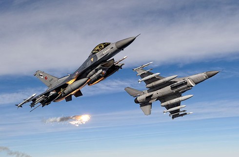  Tiêm kích F-16 sẽ đại bại nếu không chiến với Su-30SM của Nga? - ảnh 1