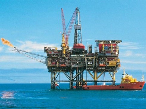 Mỹ dỡ bỏ lệnh cấm xuất khẩu dầu nhằm làm “lụt” nền kinh tế Nga? - ảnh 1