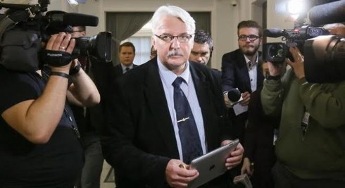 Ba Lan “vừa đấm, vừa xoa” Nga - ảnh 1