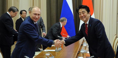 Mỹ lên tiếng “nhắc nhở” Nhật Bản sau chuyến thăm Nga của ông Abe - ảnh 2