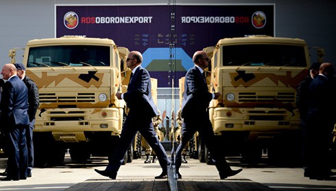 Quốc hội Mỹ cấm Lầu Năm Góc hợp tác với Rosoboronexport của Nga - ảnh 1