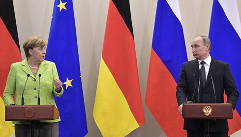 Angela Merkel thăm Nga, đại sứ Ukraine