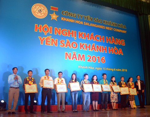 Công ty Yến sào Khánh Hòa trao danh hiệu cho 90 nhà phân phối, đại lý tiêu biểu - ảnh 2