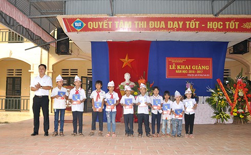 “EVN HANOI tiếp bước em đến trường” - ảnh 3
