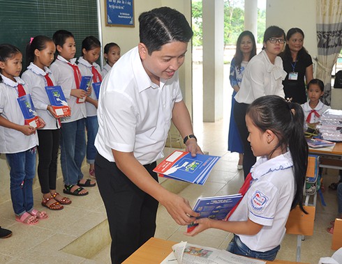 “EVN HANOI tiếp bước em đến trường” - ảnh 2