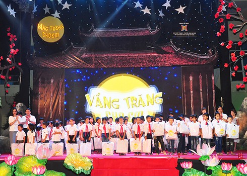 “EVN HANOI tiếp bước em đến trường” - ảnh 6
