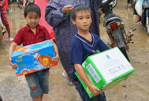 Nhân dân vùng lũ Quảng Bình đón nhận niềm vui - ảnh 1