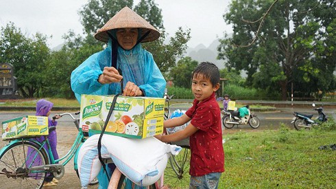 Nhân dân vùng lũ Quảng Bình đón nhận niềm vui - ảnh 2