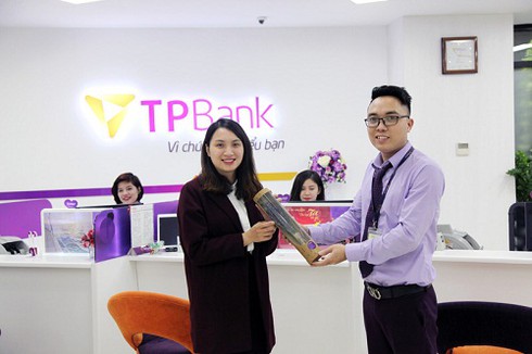 TPBank gửi tặng hàng nghìn món quà cho khách hàng nữ ngày 8/3 - ảnh 1
